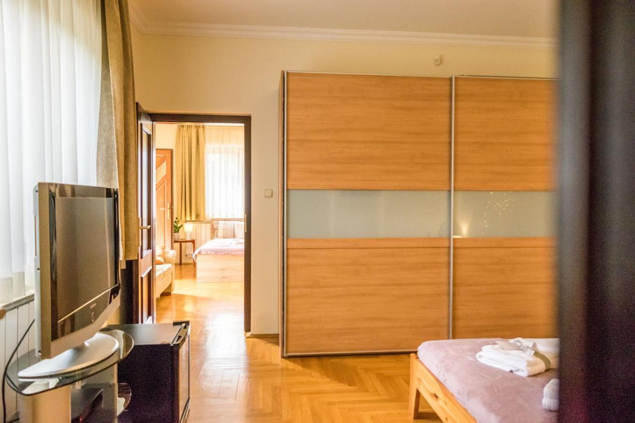 Mikes Vendeghaz Hotel Balatonfured Exterior photo