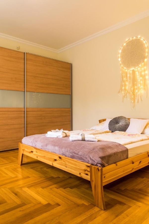 Mikes Vendeghaz Hotel Balatonfured Exterior photo